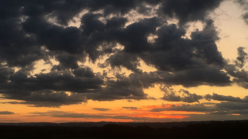 طقس ليل 25 أكتوبر 2025.. أجواء مغيمة ورياح بالسواحل