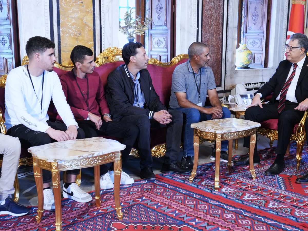 عمال مناولة يعرضون وضعياتهم المهنية على بودربالة