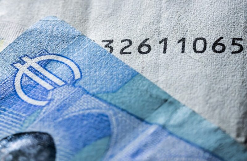 فرنسا تعلن خطة طوارئ مالية