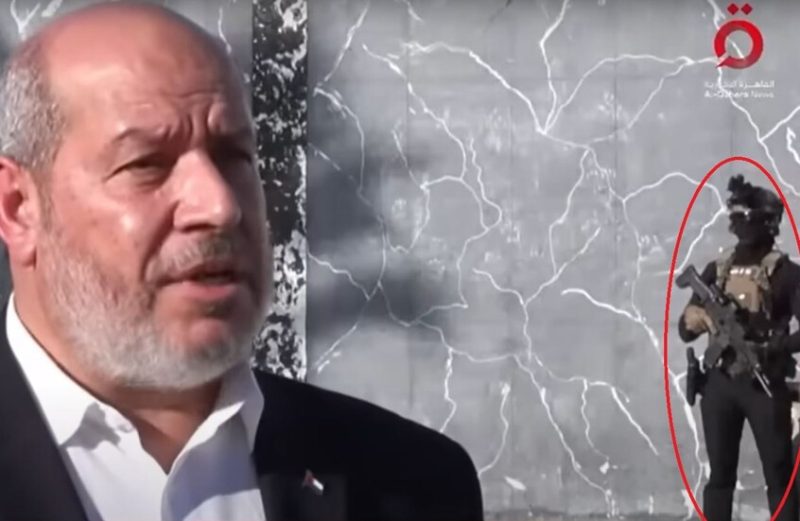 قوات المخابرات المصرية توفر الحماية لخليل الحية