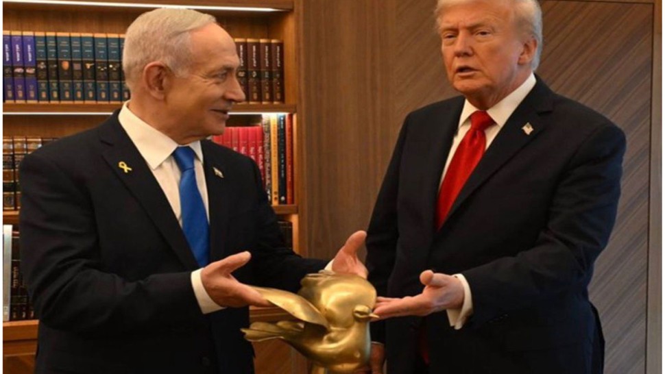 نتنياهو يُهدي ترامب حمامة