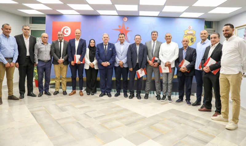 وزير الرياضة يجتمع برئيس جامعة كرة القدم وأعضاء إدارة التحكيم