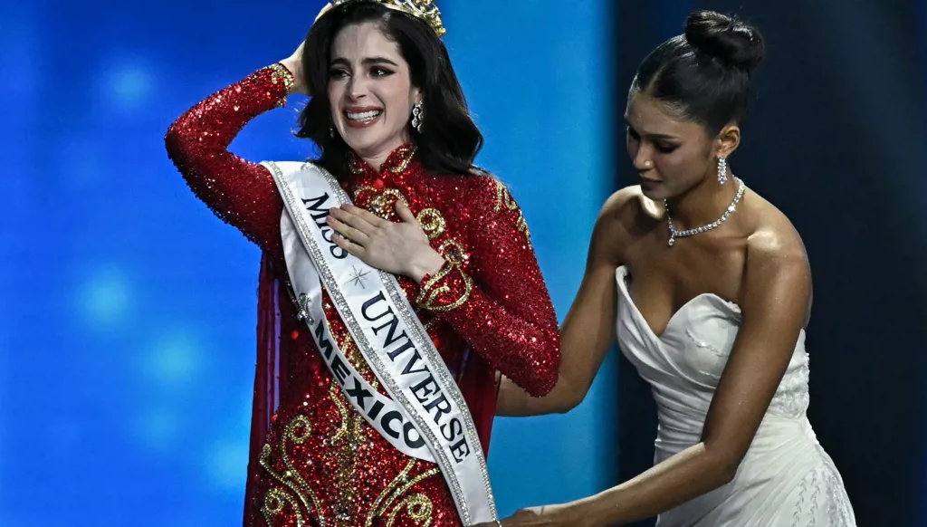 المكسيكية فاطمة بوش ملكة جمال الكون (صور)