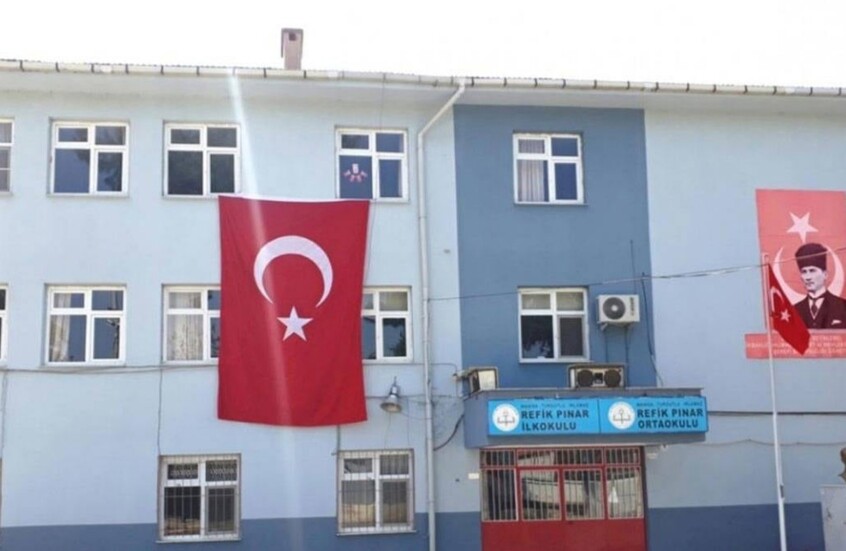 تركيا/ لحظة اعتداء مدير مدرسة على طالب مريض بالتوحد وثقتها كاميرا مراقبة