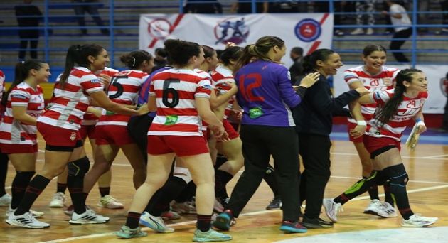 البطولة العربية للأندية لكرة اليد/ سيدات الإفريقي في النهائي البطولة العربية للأندية لكرة اليد/ سيدات الإفريقي في النهائي