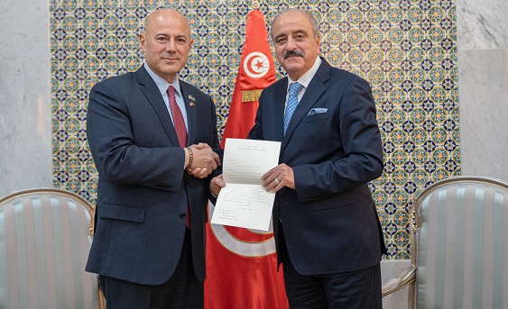 النفطي يتسلم نسخة من أوراق اعتماد السفير الأمريكي الجديد