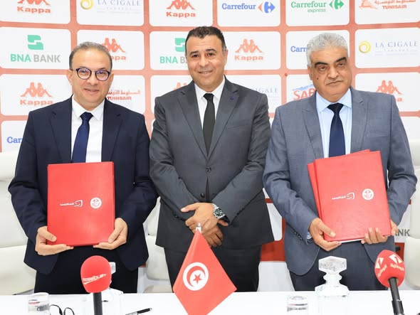 بالصور/ توقيع عقد التفويت في حقوق البث التلفزي بين الجامعة والتلفزة التونسية