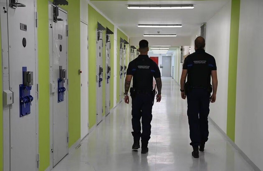 فرار محتجزين اثنين من أحد سجون فرنسا (صور) فرار محتجزين اثنين من أحد سجون فرنسا (صور)