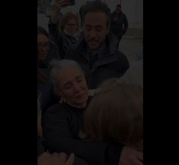 شاهد لحظة خروج سنية الدهماني من السجن