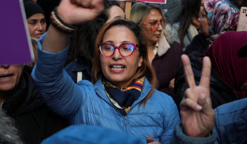 إيقاف شيماء عيسى أثناء مشاركتها في مسيرة بالعاصمة