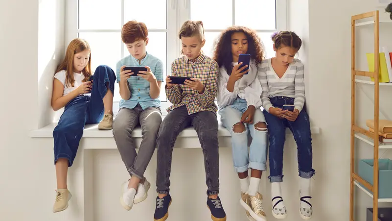 طالب ضحية تنمر يفجر مدرسته!!