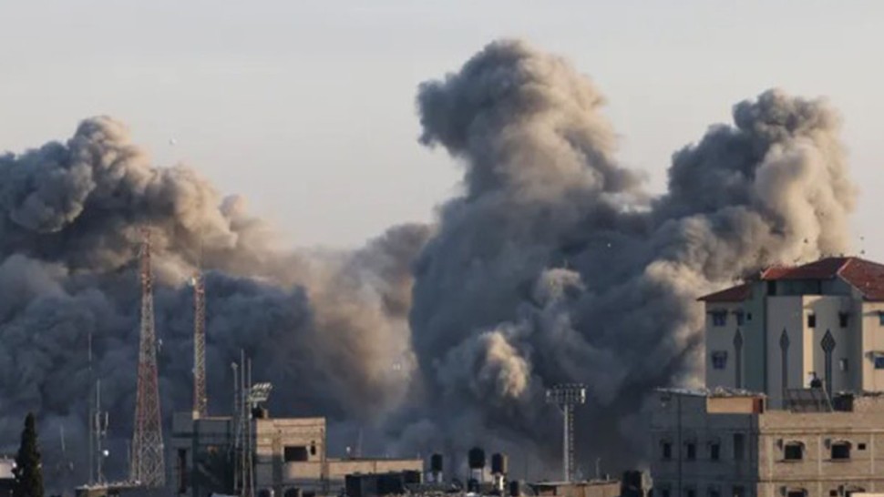 غارات على القطاع بعد إعلان الاحتلال تسلّم جثثا لا تعود لأسرى