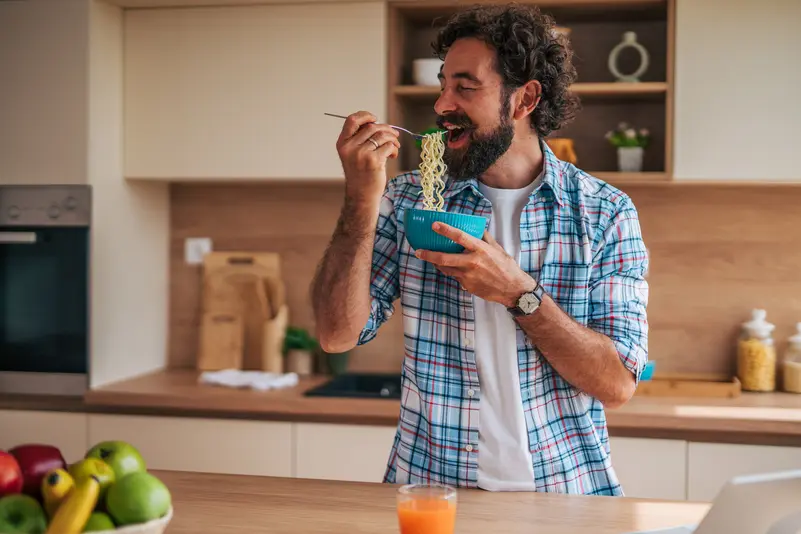 لعشاق “النودلز”.. 43 عالما يحذرون: صحتكم على المحك