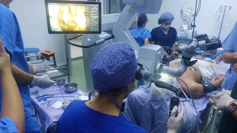 معهد صالح عزيز يستأنف العلاج بتقنية الليزر