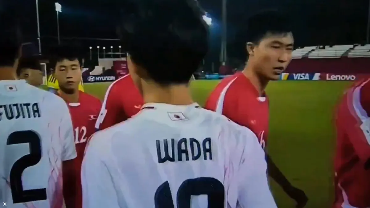 شاهد/ تصرف عدواني من لاعبي كوريا الشمالية أمام اليابان
