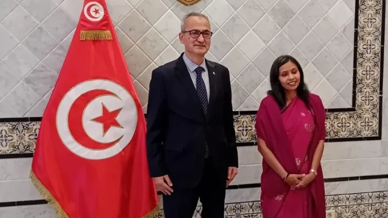 بحث سبل تعزيز علاقات الشراكة وتوسيعها بين تونس والهند