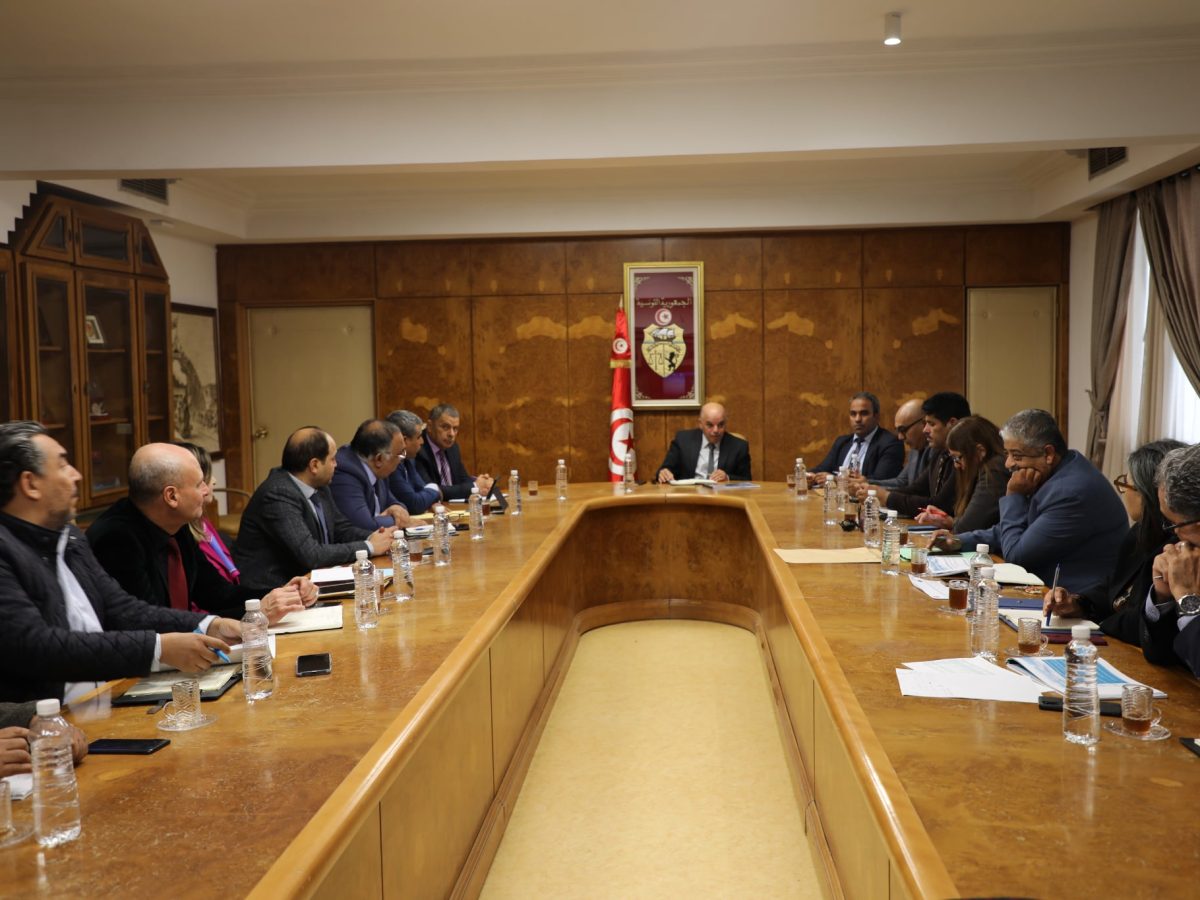 وزير النقل يعلن خطة لتنشيط المطارات الداخلية