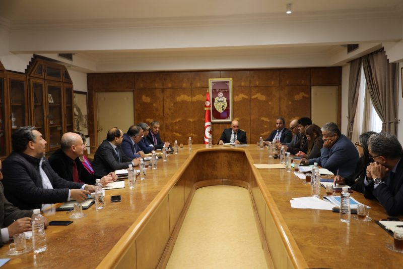 وزير النقل يعلن خطة لتنشيط المطارات الداخلية