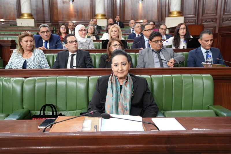 وزيرة الثقافة.. تسوية وضعيات المتعاقدين أولوية قصوى