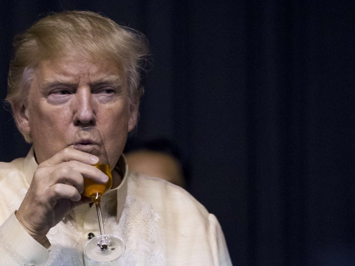 تصريحات صادمة.. ترامب مدمن على الكحول تصريحات صادمة.. ترامب مدمن على الكحول
