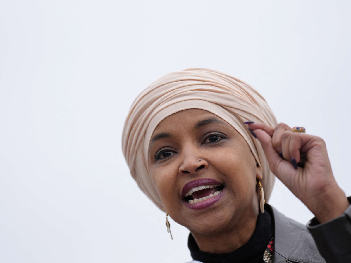 إلهان عمر تهاجم ترامب: أنت عار على الأمة