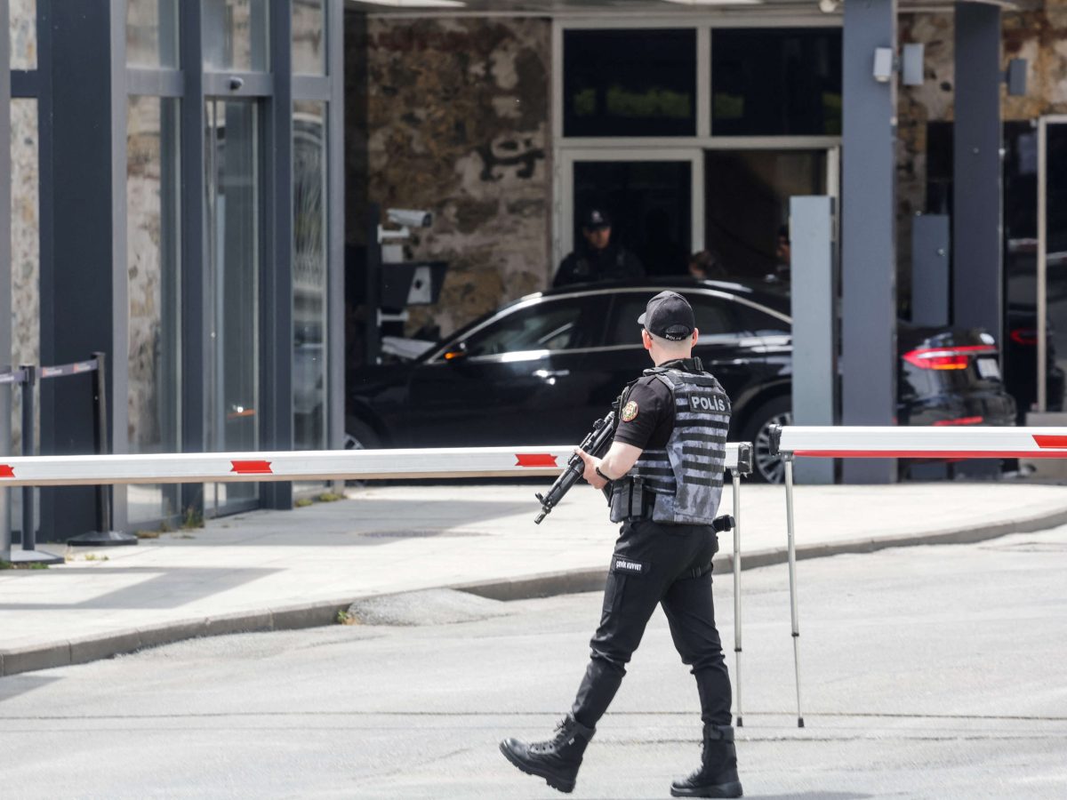 إيقاف ابنة فنانة شهيرة بعد شكوك في قتل والدتها