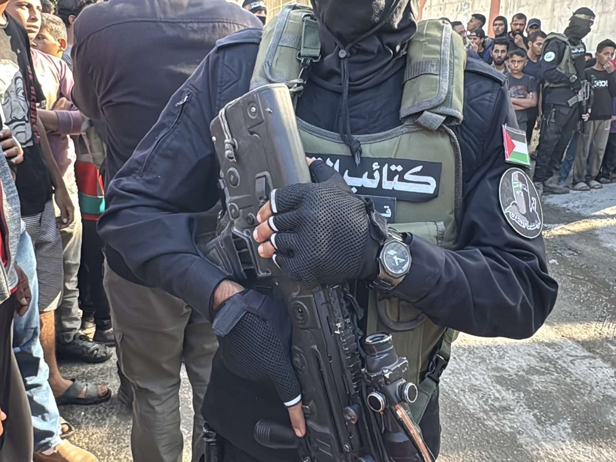 مسؤول بحماس يؤكد استعداد الحركة لمناقشة مستقبل أسلحتها