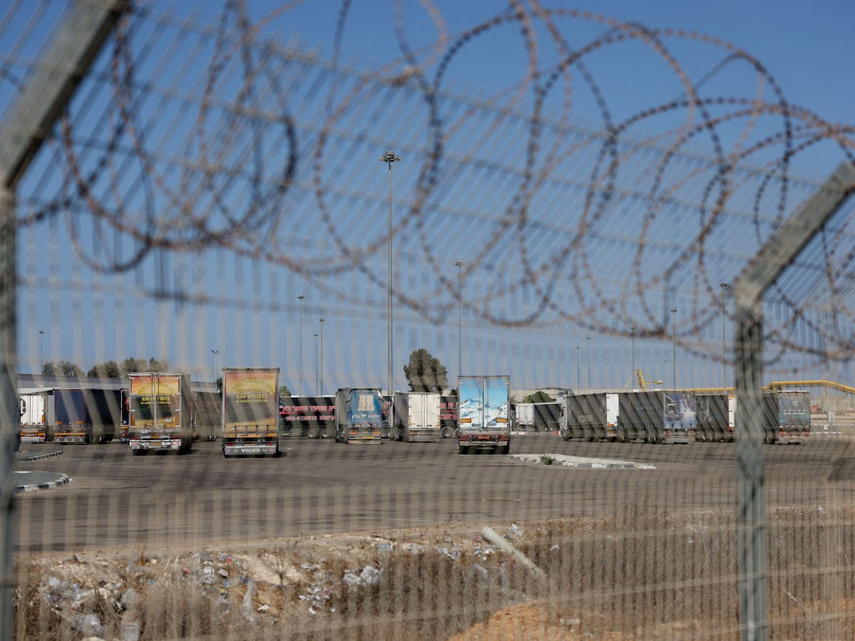 تكفي غزة لـ3 أشهر.. الإحتلال يحتجز 6000 شاحنة مساعدات تكفي غزة لـ3 أشهر.. الإحتلال يحتجز 6000 شاحنة مساعدات