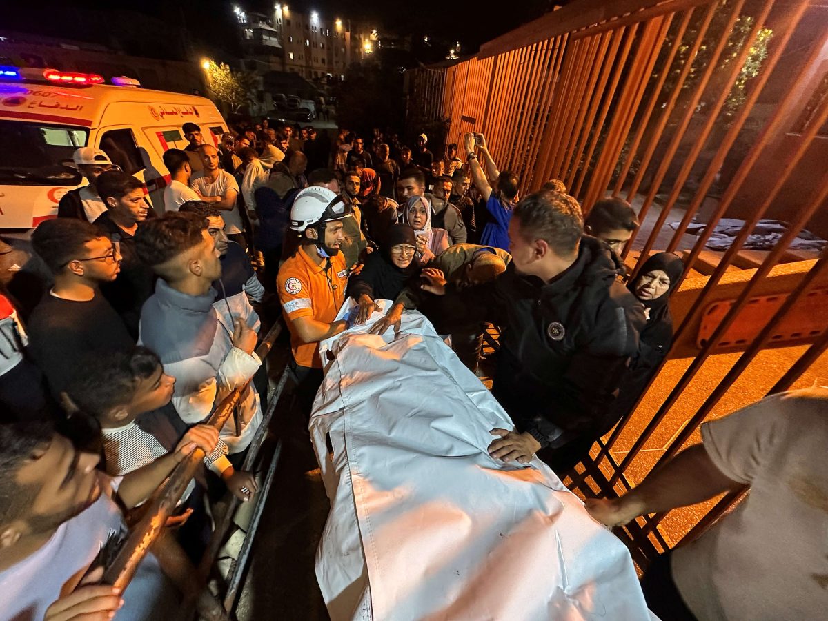 بينهم صحفية.. انتشال جثامين 25 فلسطينياً من تحت أنقاض منزل بغزة