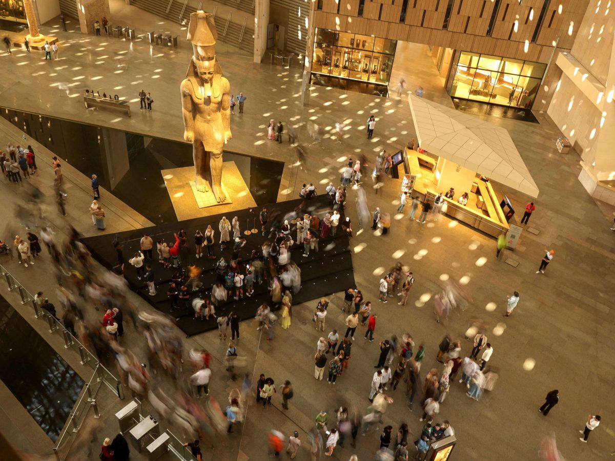 أسابيع بعد الافتتاح.. تسرب المياه وتلف الأرضيات بالمتحف المصري الكبير