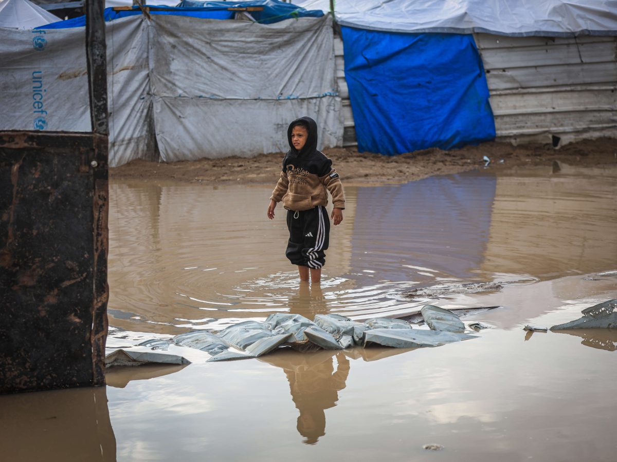 غزة تغرق.. آلاف النازحين بلا مأوى غزة تغرق.. آلاف النازحين بلا مأوى