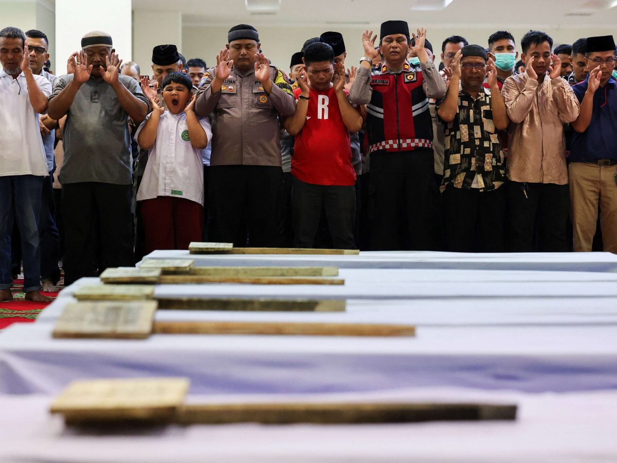 أكثر من 1000 قتيل.. فيضانات إندونيسيا تحصد المزيد من الأرواح أكثر من 1000 قتيل.. فيضانات إندونيسيا تحصد المزيد من الأرواح