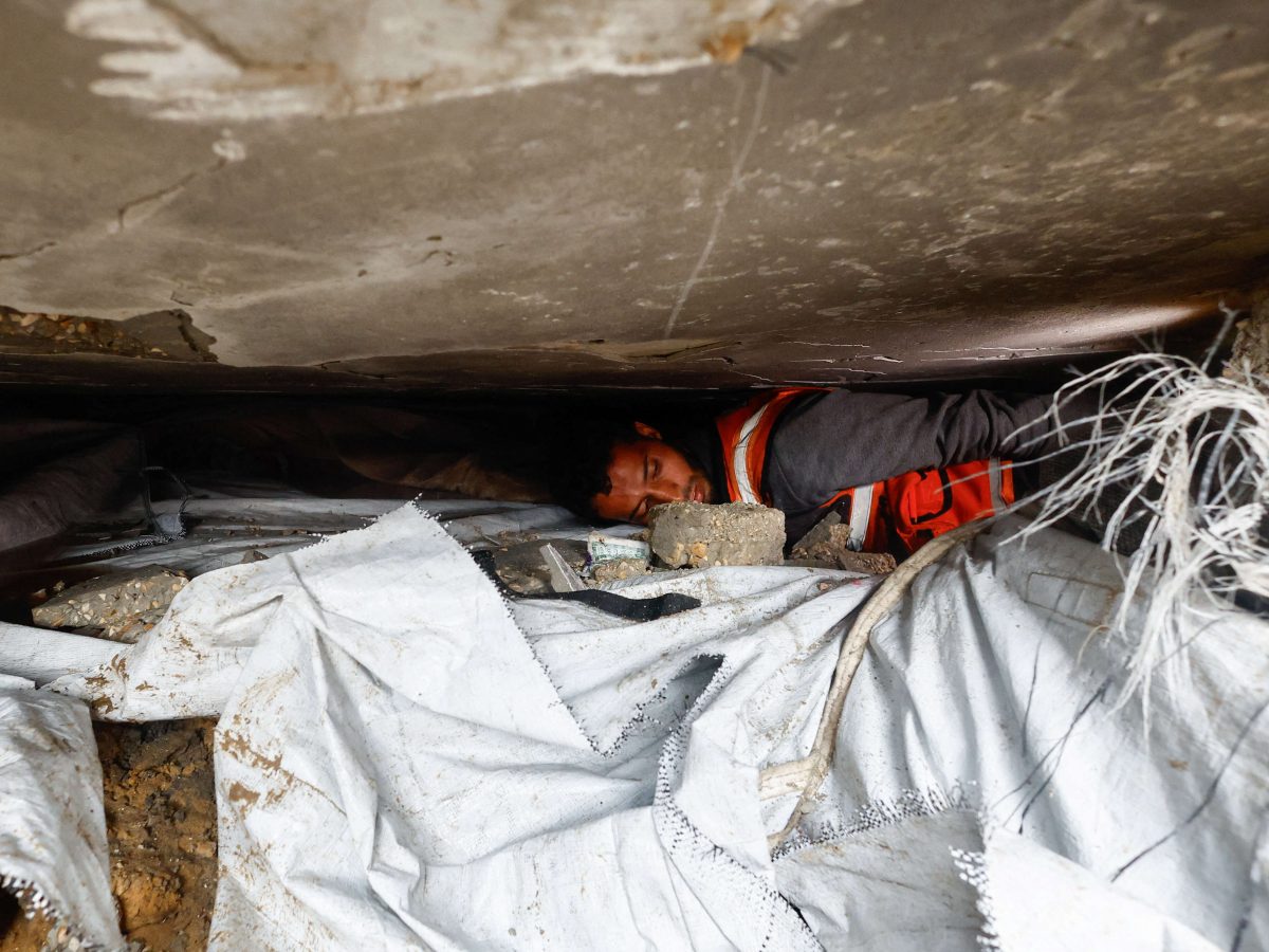 نازحو غزة بين مطرقة المطر وسندان المباني الآيلة للسقوط نازحو غزة بين مطرقة المطر وسندان المباني الآيلة للسقوط