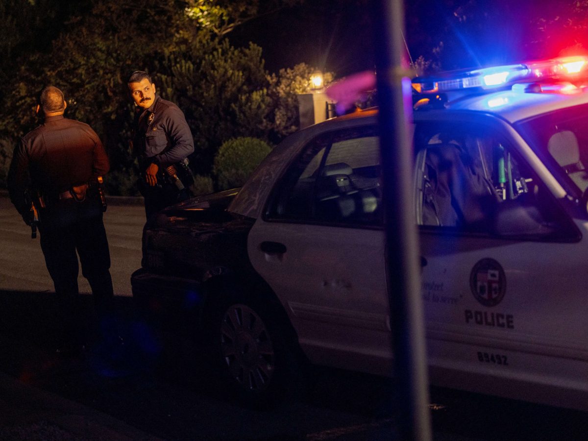 العثور على جثتي مخرج أميركي وزوجته داخل منزلهما العثور على جثتي مخرج أميركي وزوجته داخل منزلهما