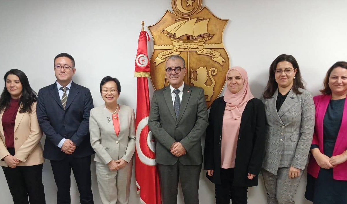 البنك الآسيوي للاستثمار يؤكد دعم تونس بالتمويلات الضرورية