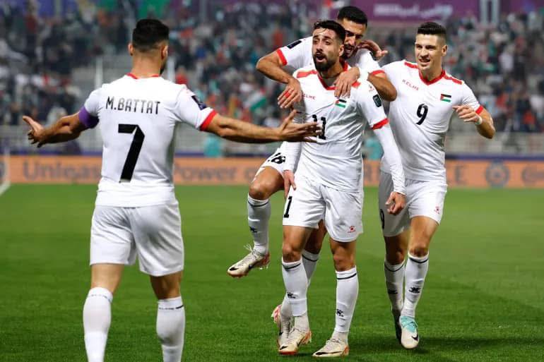 كأس العرب 2025: فلسطين تفوز على قطر في اللحظات الأخيرة
