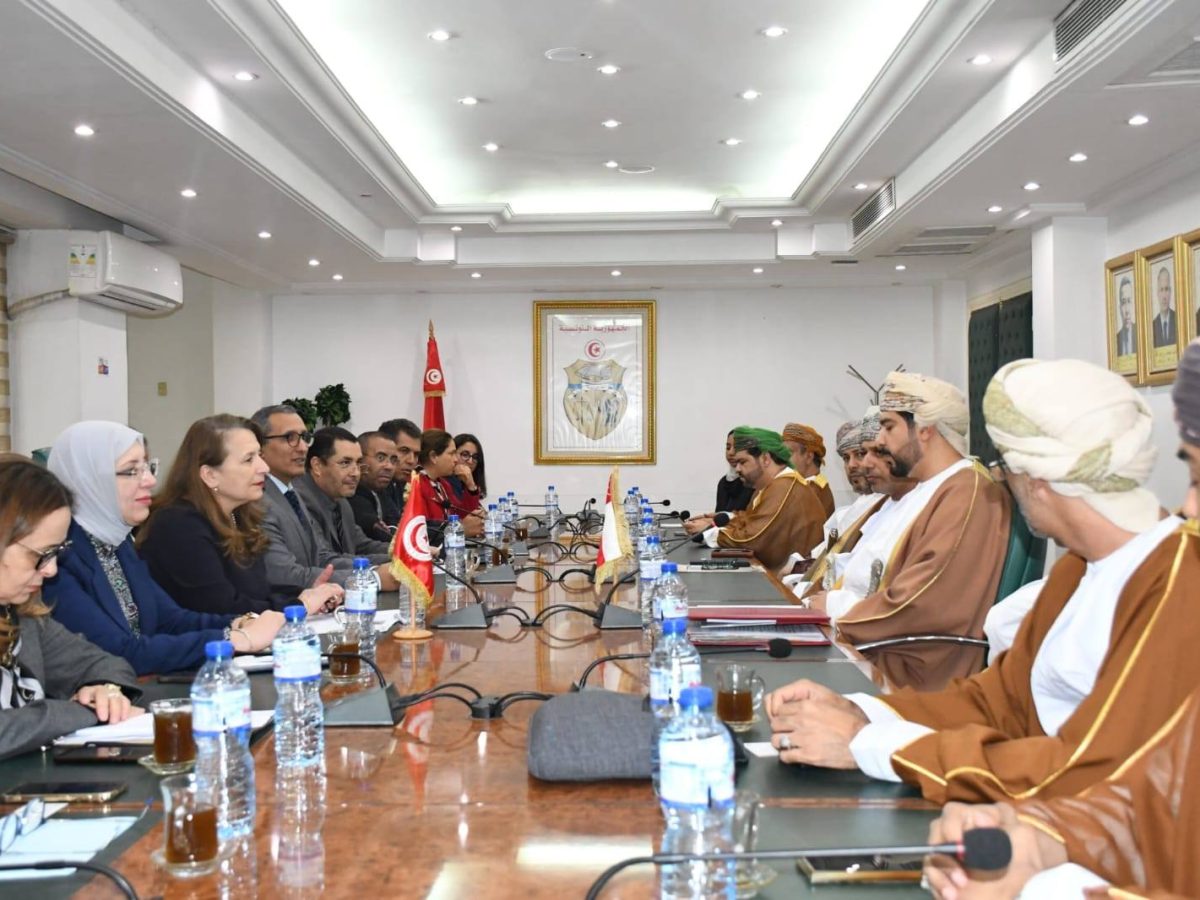 تونس وعمان تبحثان تطوير الشراكة الصناعية والاستثمارية