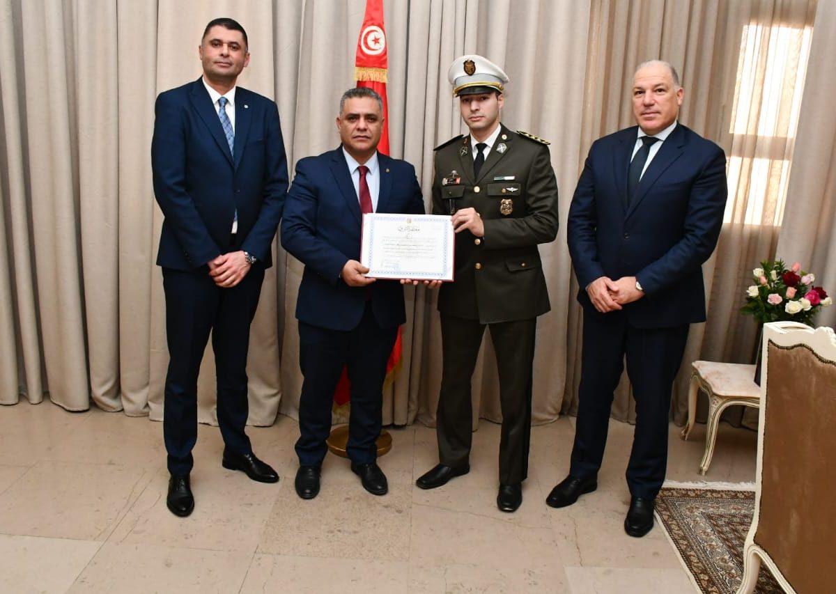 وزير الداخلية يكرّم إطارات أمنية متألقة دوليًا