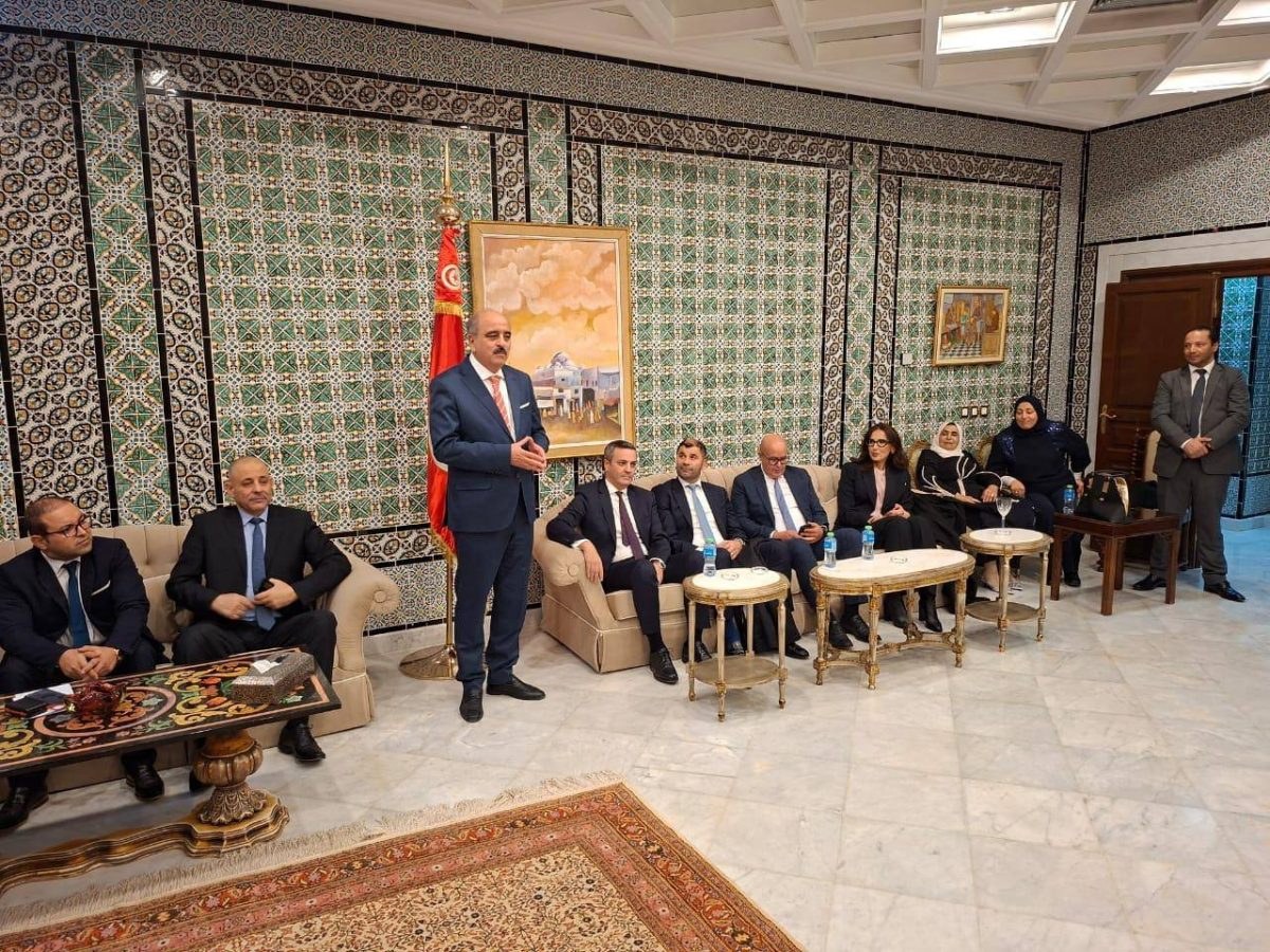 وزير الخارجية يلتقي أفراد من الجالية التونسية بالسعودية وزير الخارجية يلتقي أفراد من الجالية التونسية بالسعودية