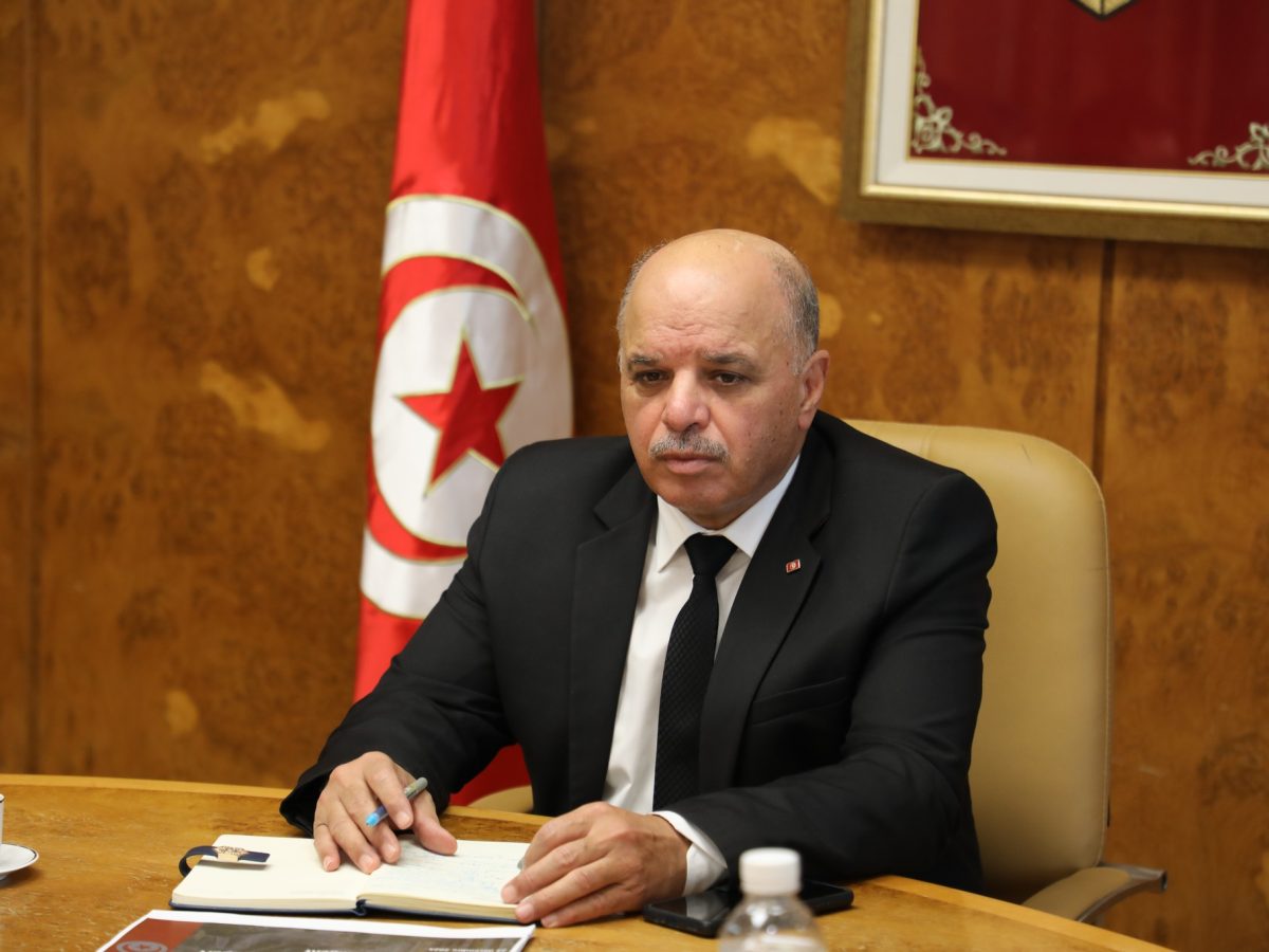 وزير النقل: التعاون مع الصين ركيزة لتطوير النقل الذكي في تونس