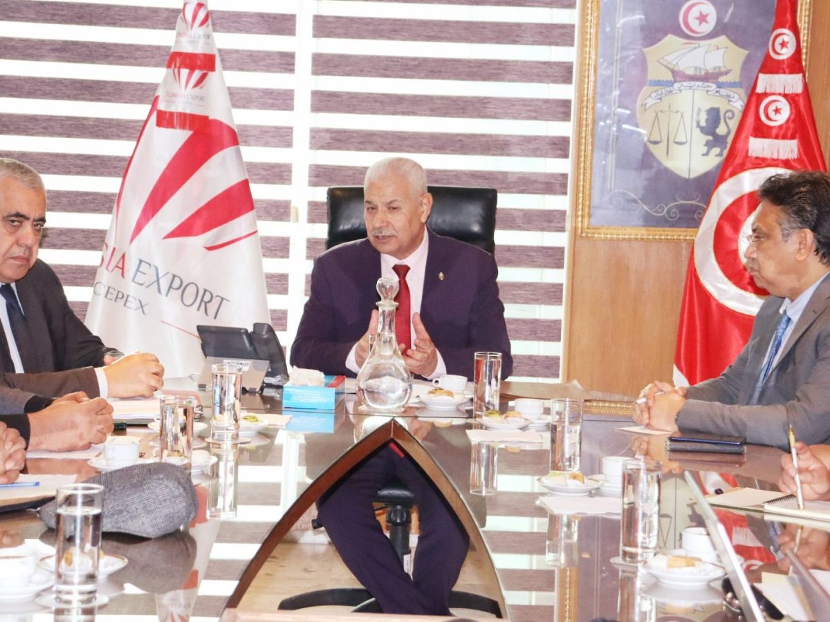وزير التجارة يكشف خططًا لتعزيز دعم المصدرين التونسيين