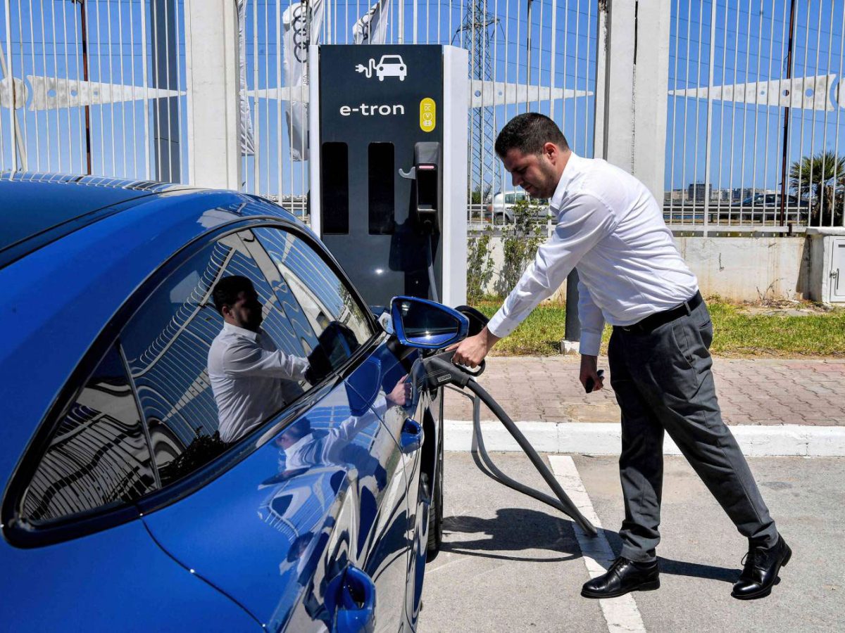عددها لم يتجاوز 400/ إقبال ضعيف على السيارات الكهربائية في تونس