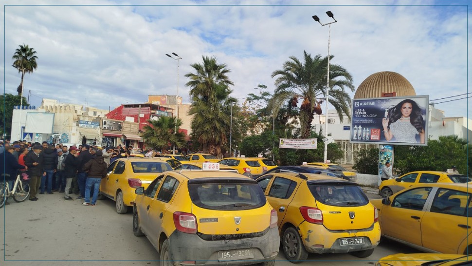 مقتل سائق تاكسي في القيروان.. زملاؤه يلوحون بتعليق العمل