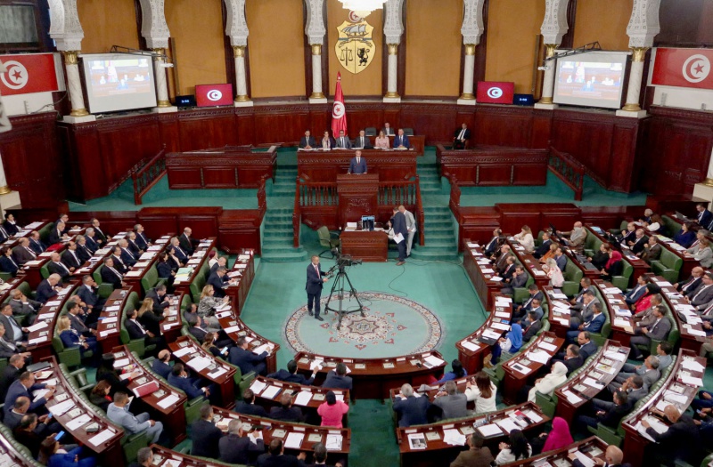 البرلمان يصادق على ترسيم الأعوان المتعاقدين بالمستشفيات العمومية