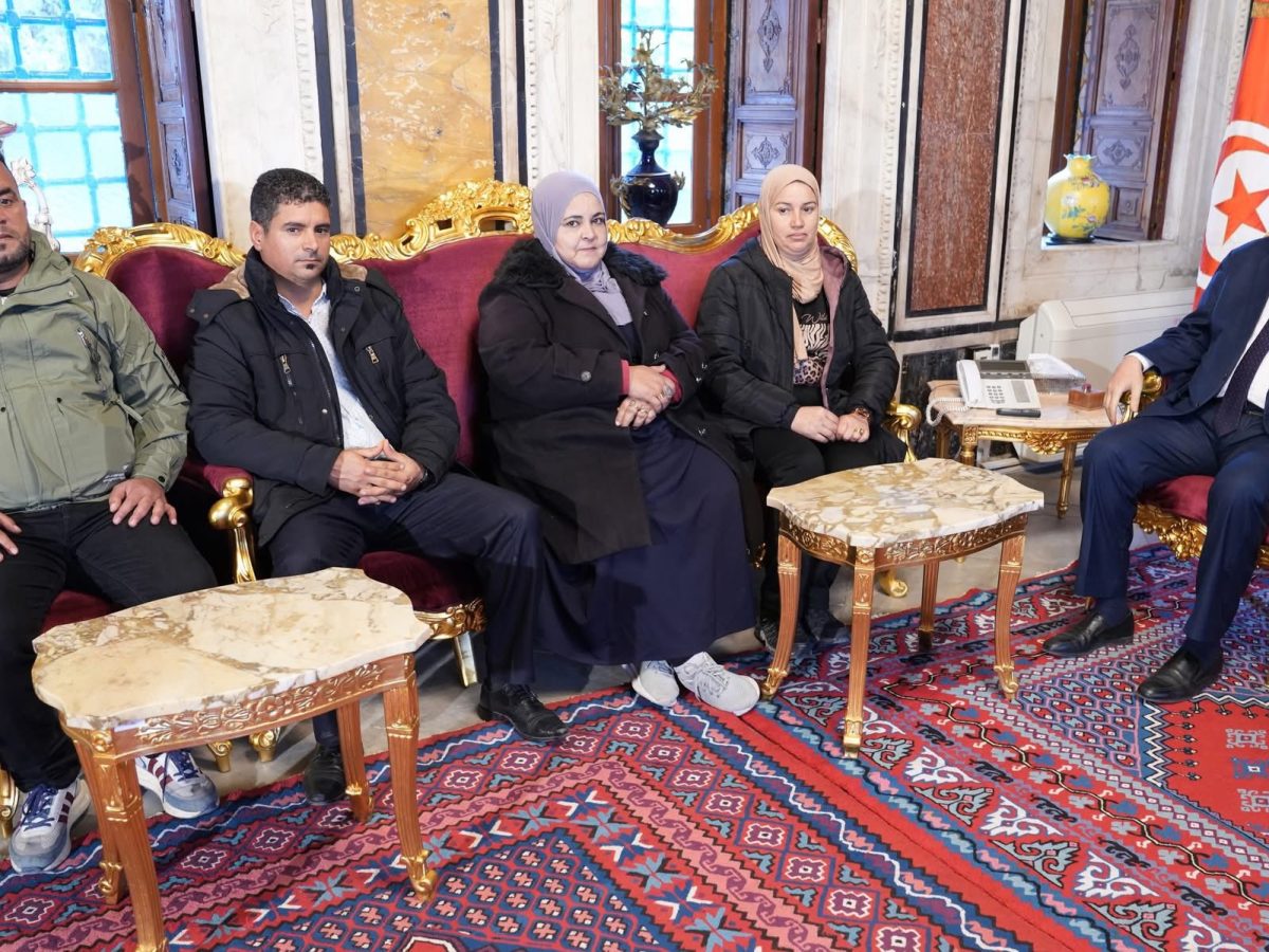 بودربالة يلتقي ممثلين عن عمال الغراسة والبستنة بودربالة يلتقي ممثلين عن عمال الغراسة والبستنة