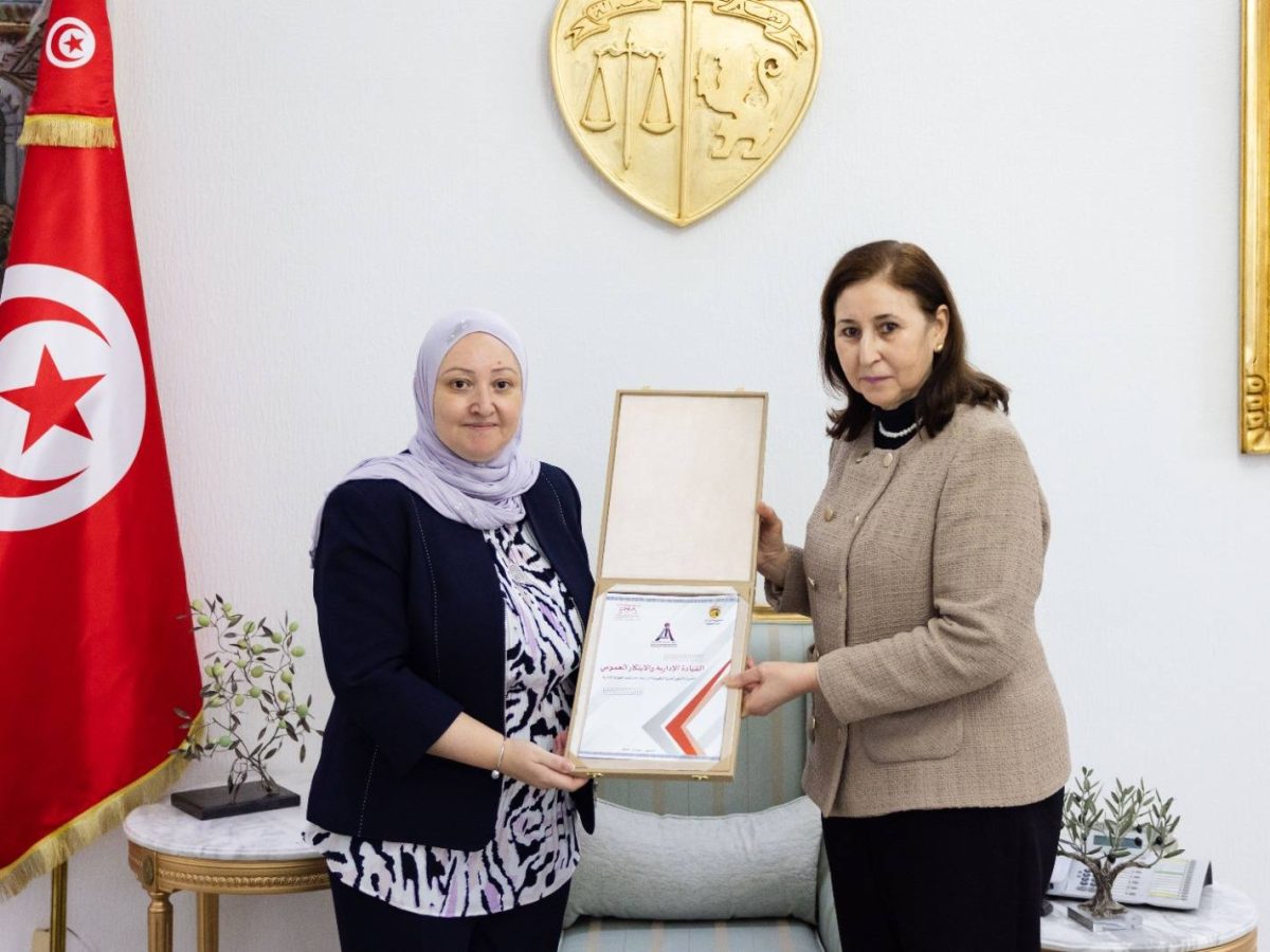 ماذا في لقاء رئيسة الحكومة بمديرة المدرسة الوطنية للإدارة