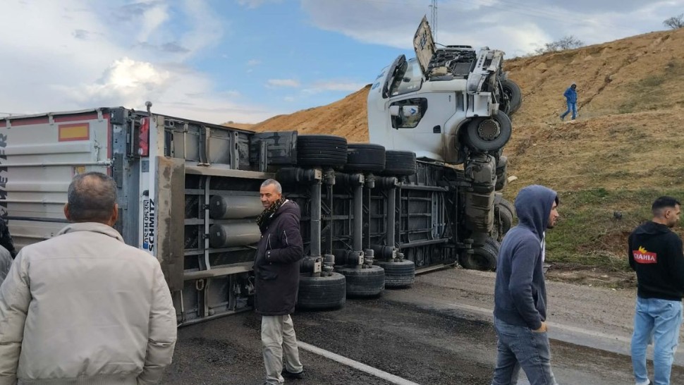الطريق السيارة باجة تونس.. عودة حركة المرور بعد انقلاب شاحنة