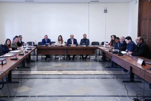 لجنة برلمانية للنظر في الفصول الخلافية في مشروع قانون المالية لجنة برلمانية للنظر في الفصول الخلافية في مشروع قانون المالية