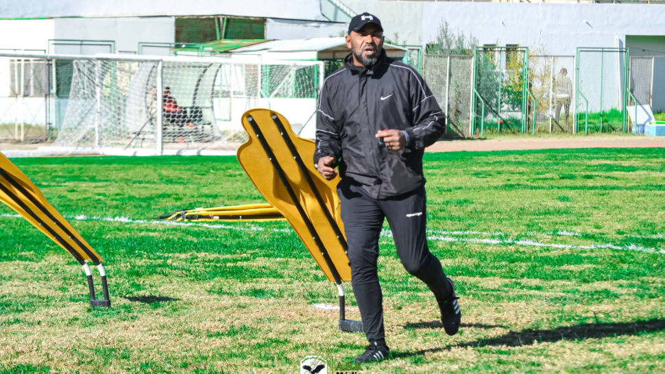 هتافات عنصرية ضد مدرب مستقبل القصرين