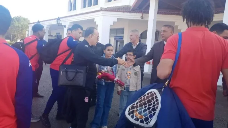 بالصور/ وفد المنتخب يصل طبرقة